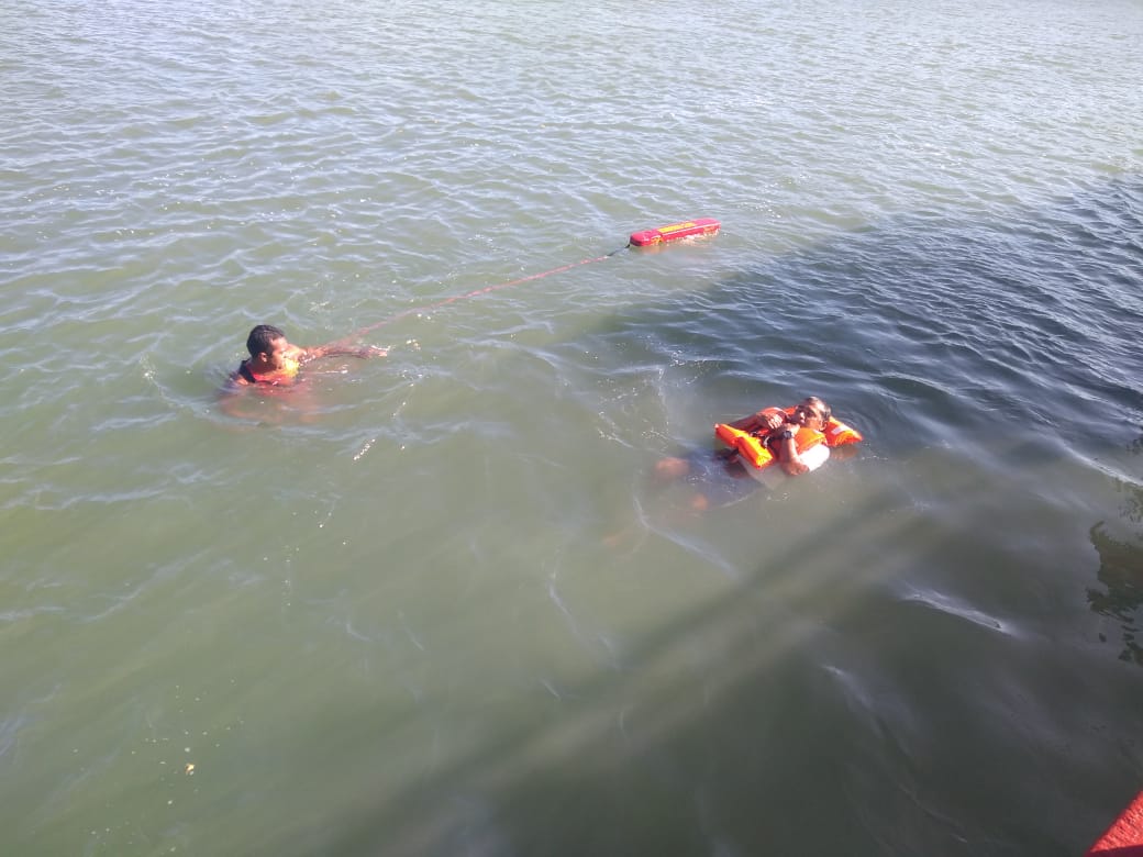 Bombeiros do Aracati apoiam a Marinha do Brasil em curso para pescadores do litoral leste