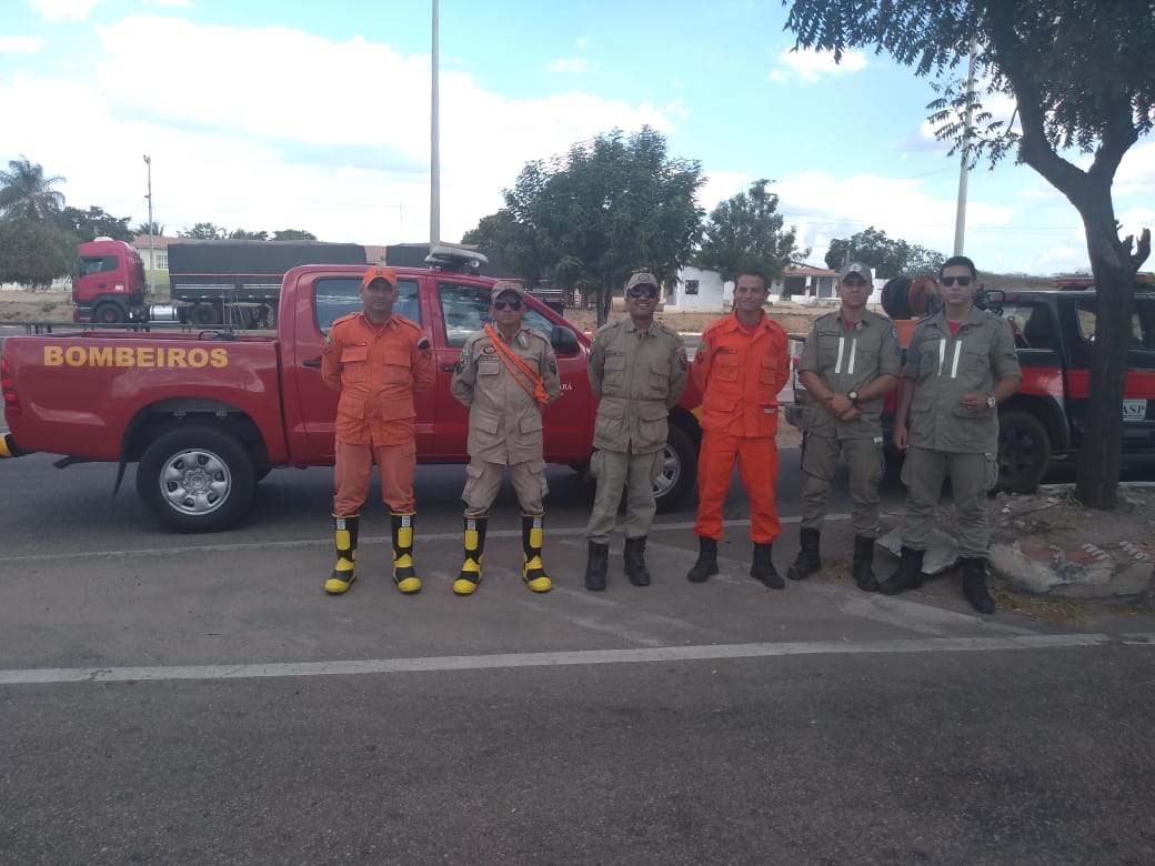 CBMCE e CBMPI combatem a incêndio na divisa entre Ceará e Piauí