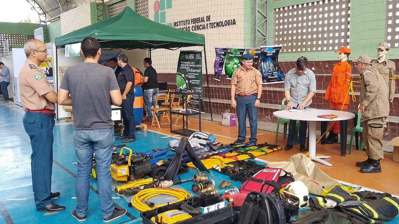 Participa da Feira Multissetorial de Negócios de Maracanaú