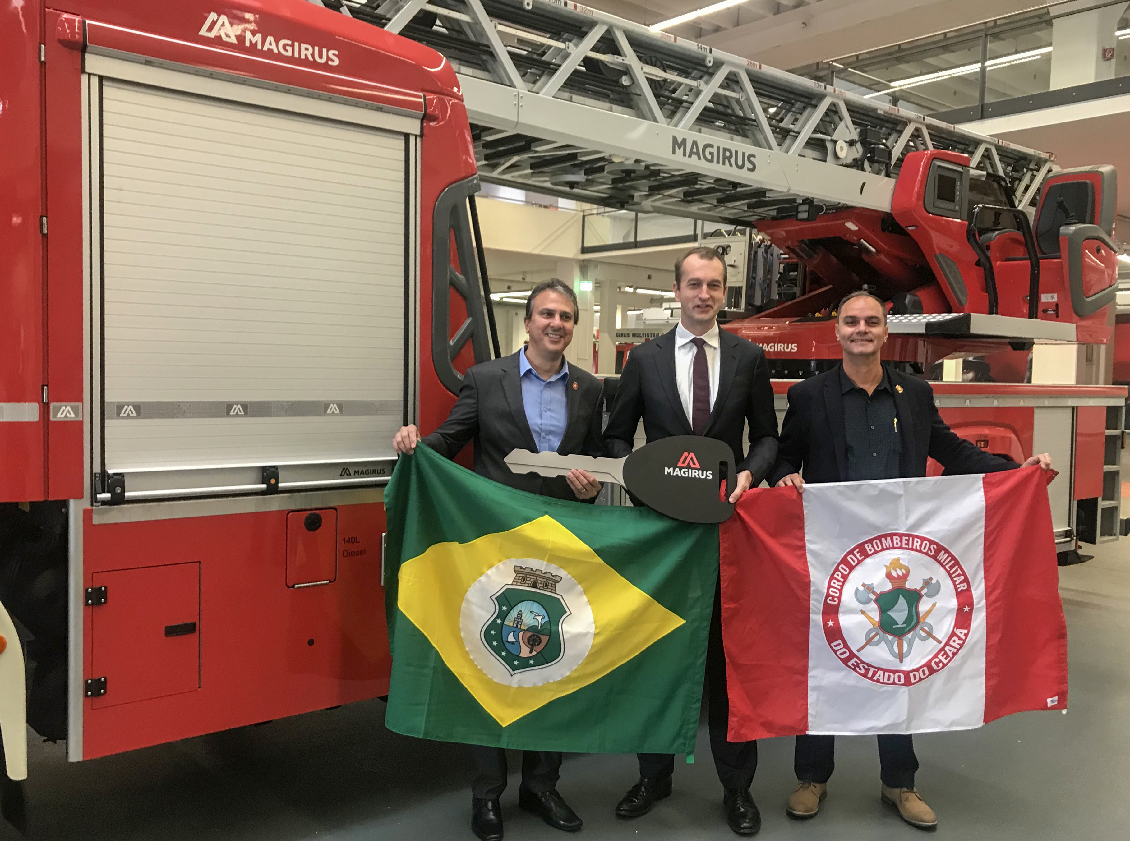 CBMCE adquiriu três autoescadas articuladas da Magirus