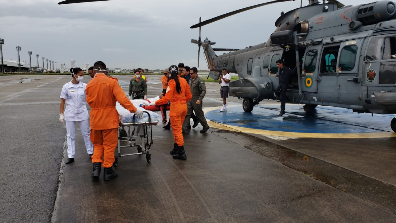 Corpo de Bombeiros apoia resgate de pescador realizado pela Marinha do Brasil