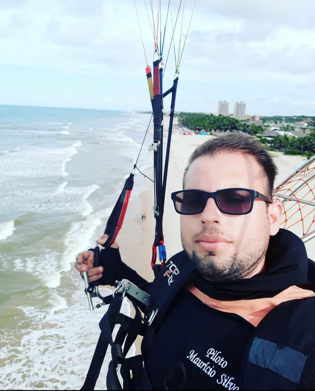 Conheça o piloto de para-motor que acompanha o trabalho da 1ªCSMAR
