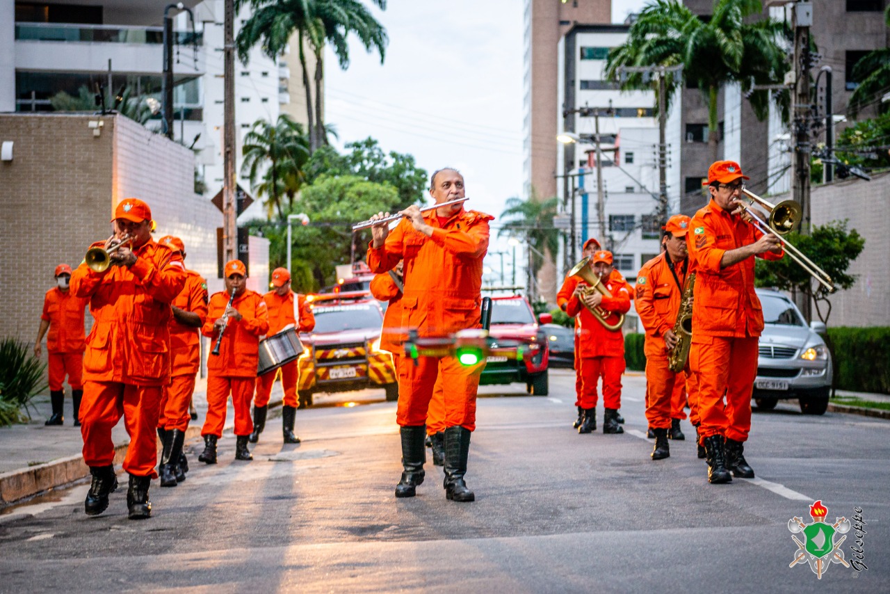Banda de Música do CBMCE agradece a população por permanecer em casa.