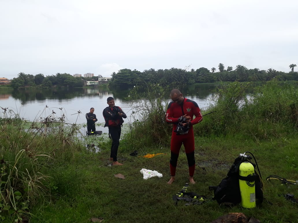 Equipe de Mergulho do CBMCE resgata criança na Lagoa da Maraponga