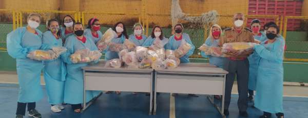 Colégio dos Bombeiros entrega 240 kits de alimentos aos alunos do Atendimento Educacional Especializado (AEE)