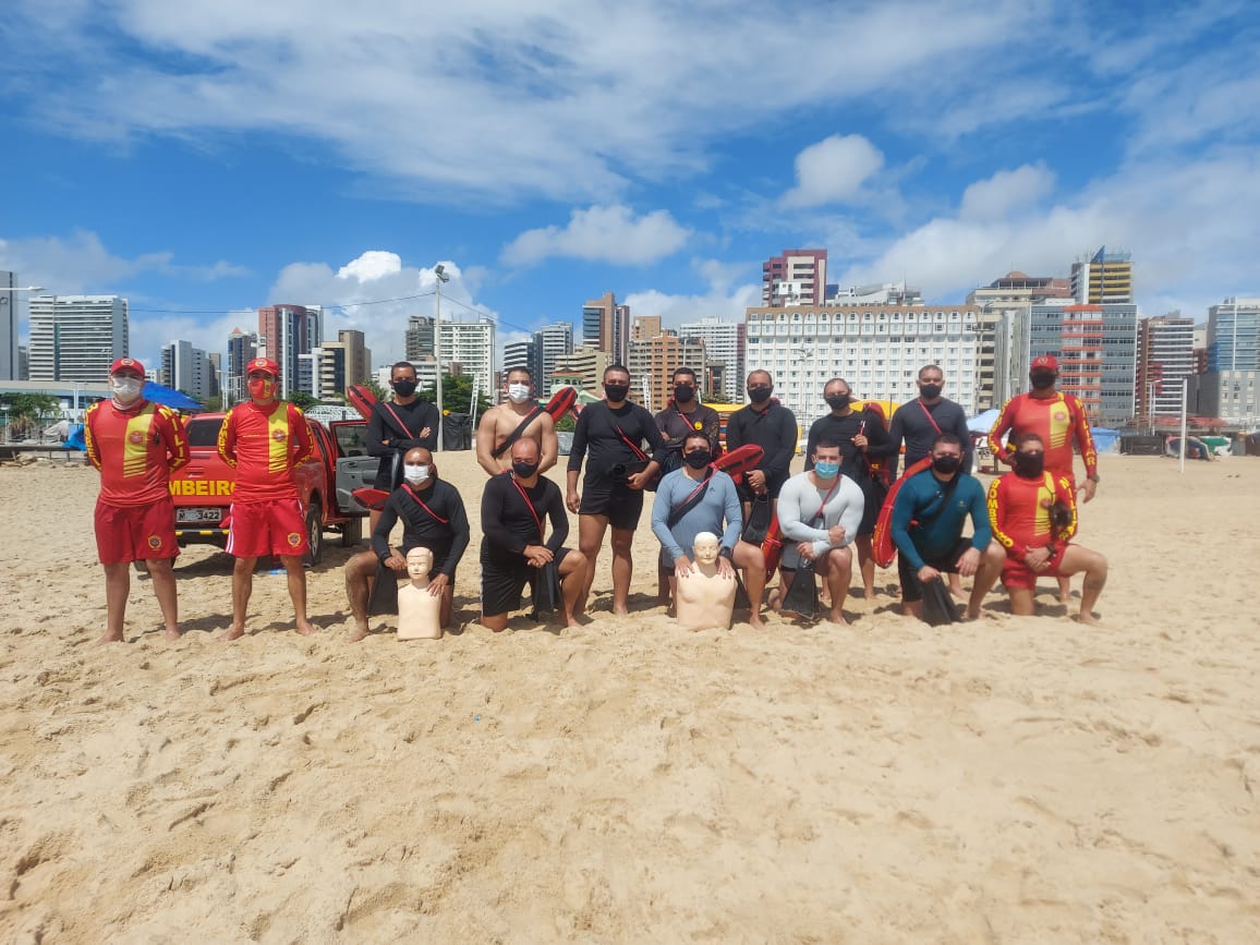 Corpo de Bombeiros realiza treinamento em Salvamento e Emergência Aquática para Casa Militar