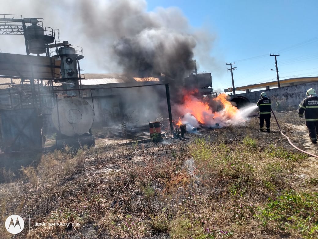 Messejana atende incêndio em vegetação