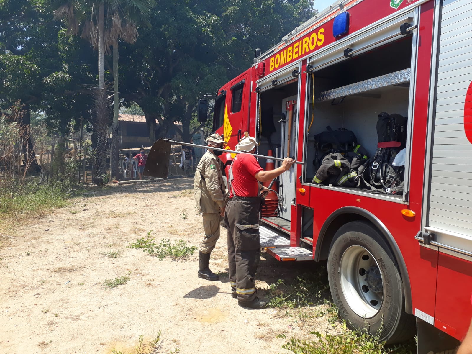 CBMCE - incêndio florestal em Itaitinga
