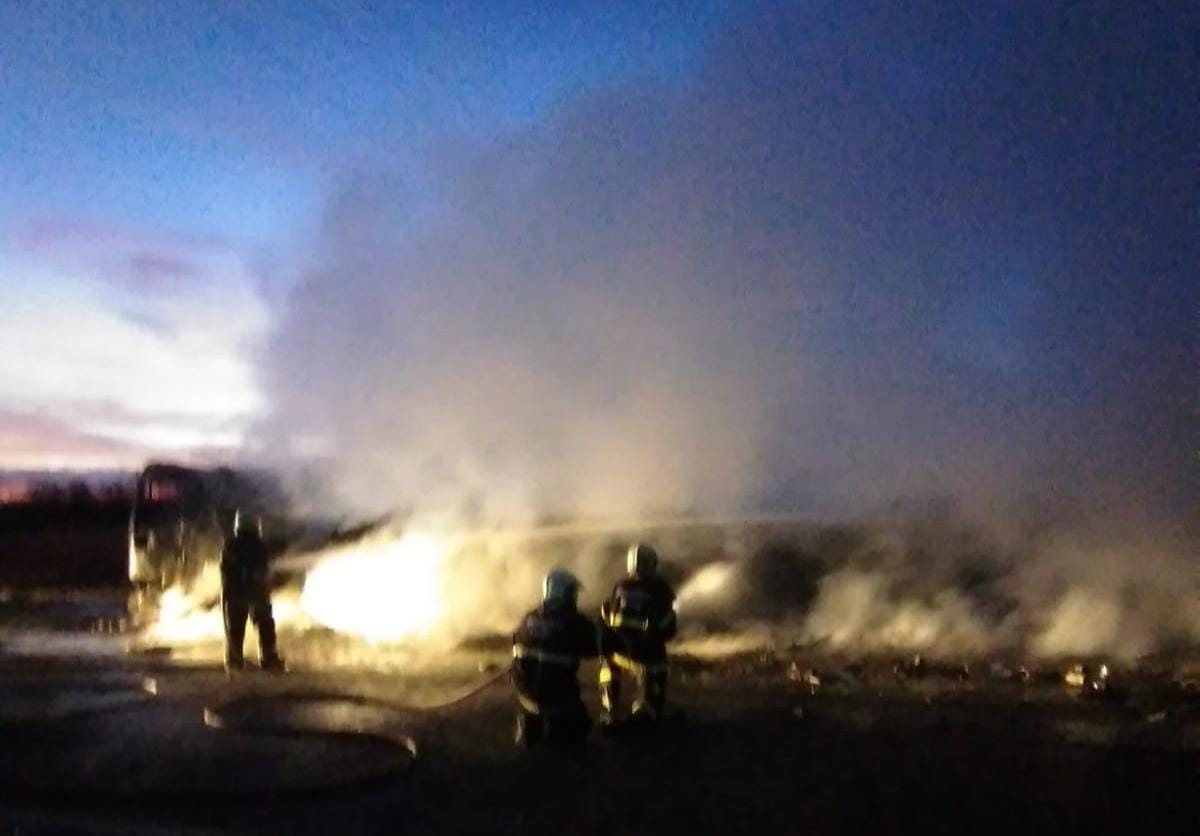Corpo de Bombeiros debela incêndio de caminhão em Alto Santo