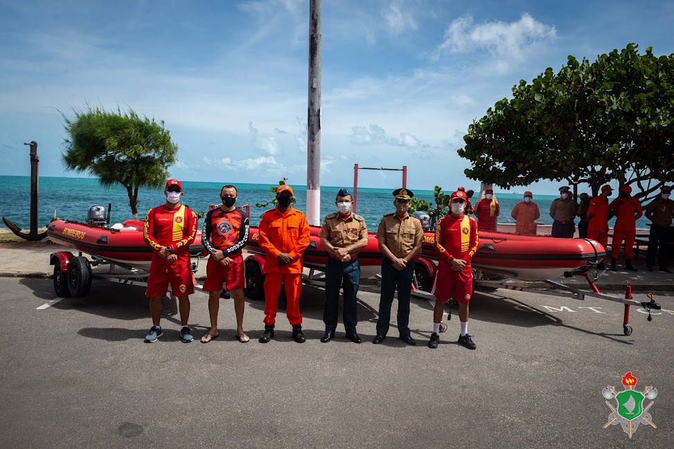 Corpo de Bombeiros realiza abertura da Operação Praia Segura e entrega de botes