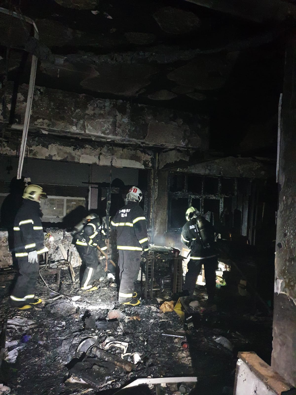 Corpo de Bombeiros debela incêndio em sala comercial no Centro de Fortaleza