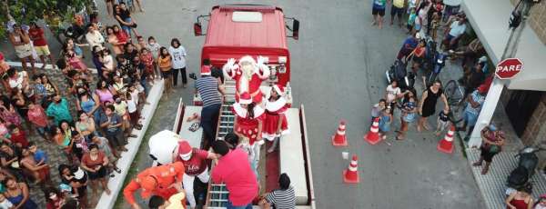 Corpo de Bombeiros chega com o Papai Noel em Tururu