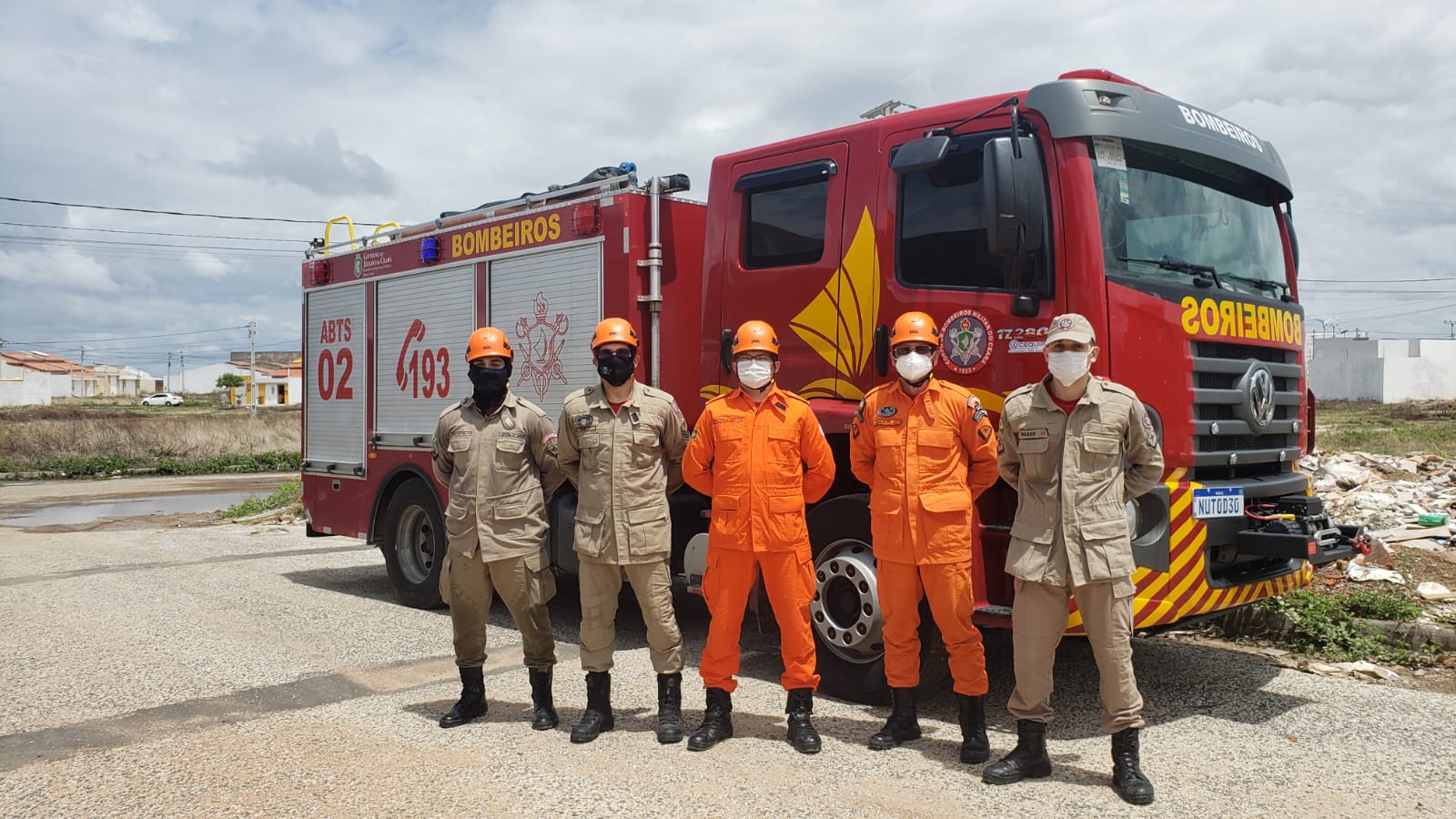 Corpo de Bombeiros resgata vítima de choque de telhado em Crateús