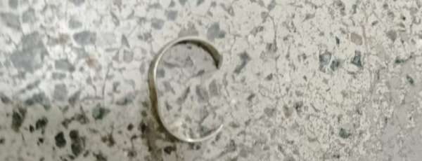 O Corpo de Bombeiros retira anel preso em dedo de adolescente, em Tauá