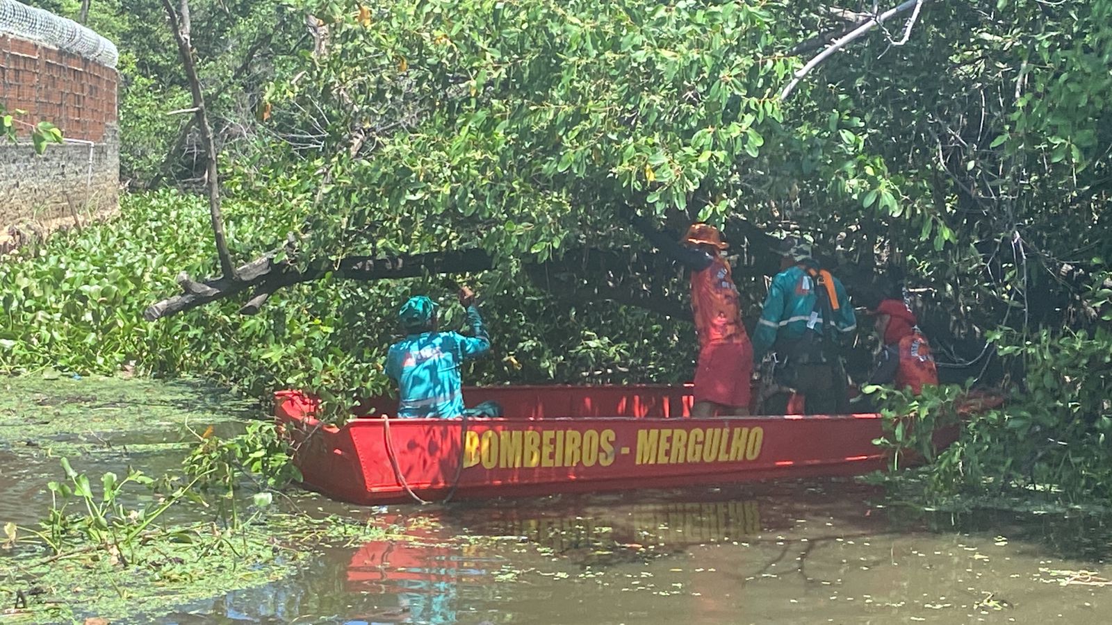 Mergulhadores do Batalhão de busca e Salvamento apoiam Defesa Civil de Fortaleza