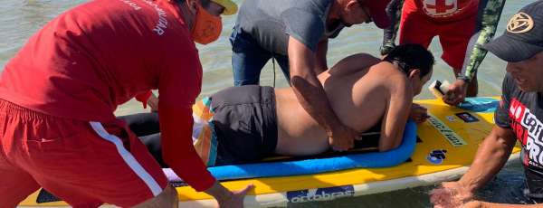 Corpo de Bombeiros atuam na prevenção de demonstração de atletas paraplégicos no surf