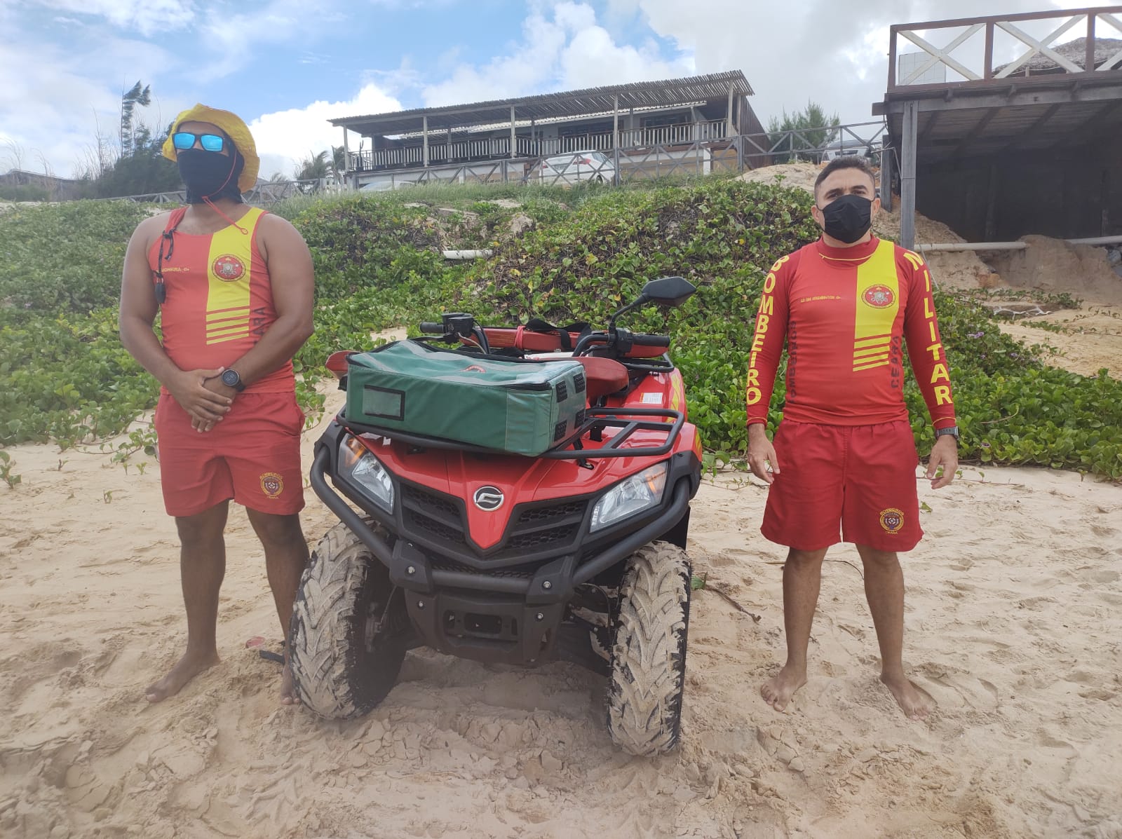 Cinco banhistas são salvos pelo Corpo de Bombeiros no fim de semana em praias do Ceará