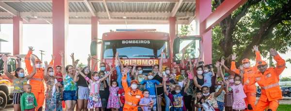 Corpo de Bombeiros visita o Lar Amigo de Jesus