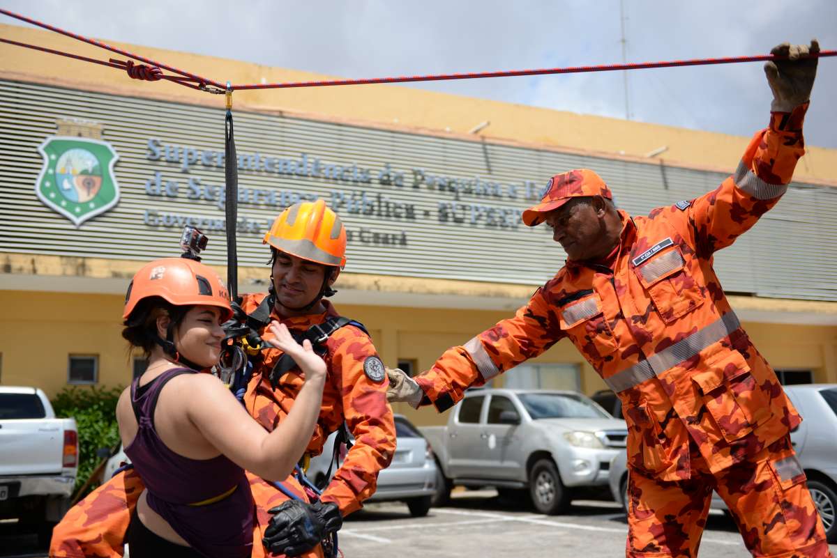 Treinamento simulado: Bombeiros Militares treinam resgate e salvamento em  altura em Tubarão