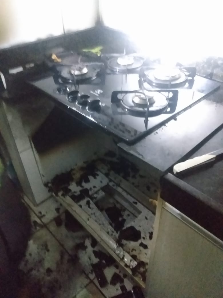 Corpo de Bombeiros apaga incêndio em cozinha de apartamento no Papicu
