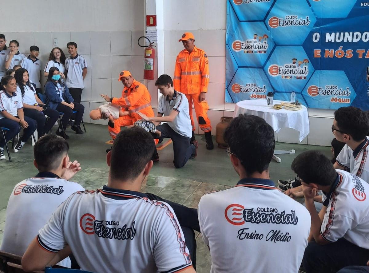 Corpo de Bombeiros realiza palestra em escolas no Bairro Henrique Jorge e Antônio Bezerra