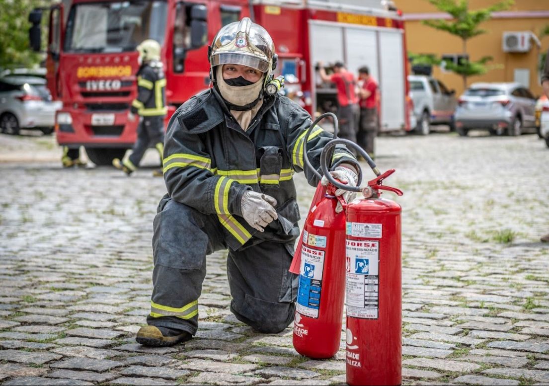 Corpo de Bombeiros do Ceará - Uso de extintores contra incêndio