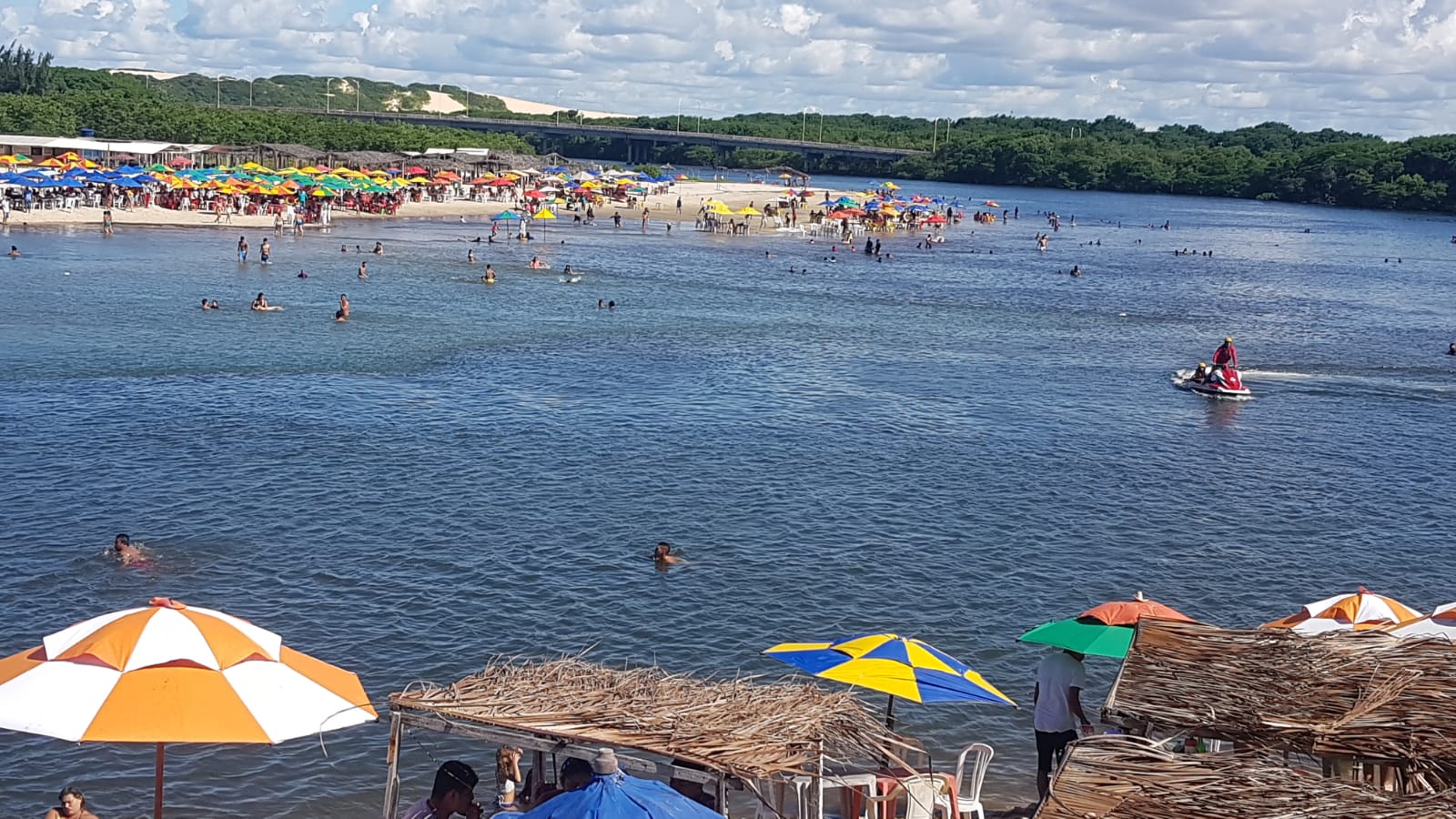 Corpo de Bombeiros salva 5 banhistas de afogamentos em praias do Ceará
