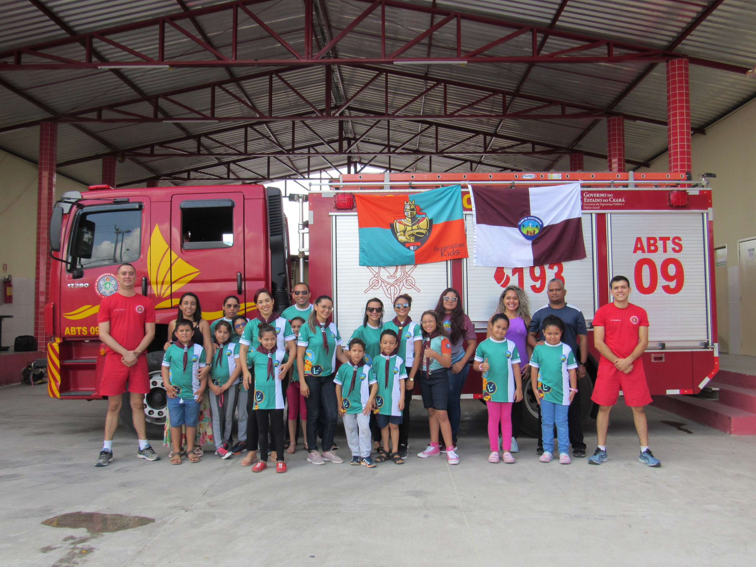 Corpo de Bombeiros recebe visita do Clube de Aventureiros Guardiões Kids