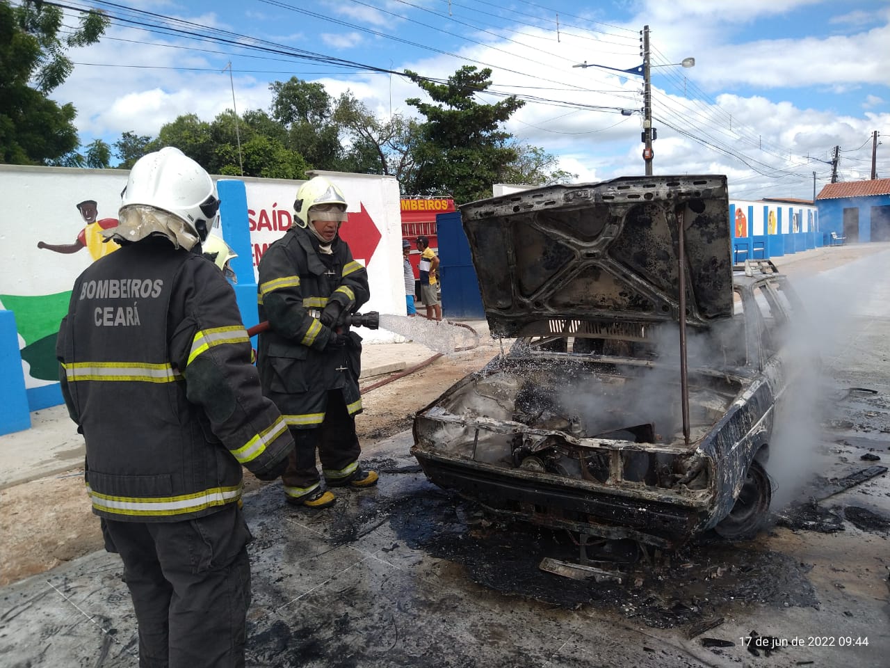 Corpo de Bombeiros debela incêndio de veiculo em São Gonçalo do Amarante 