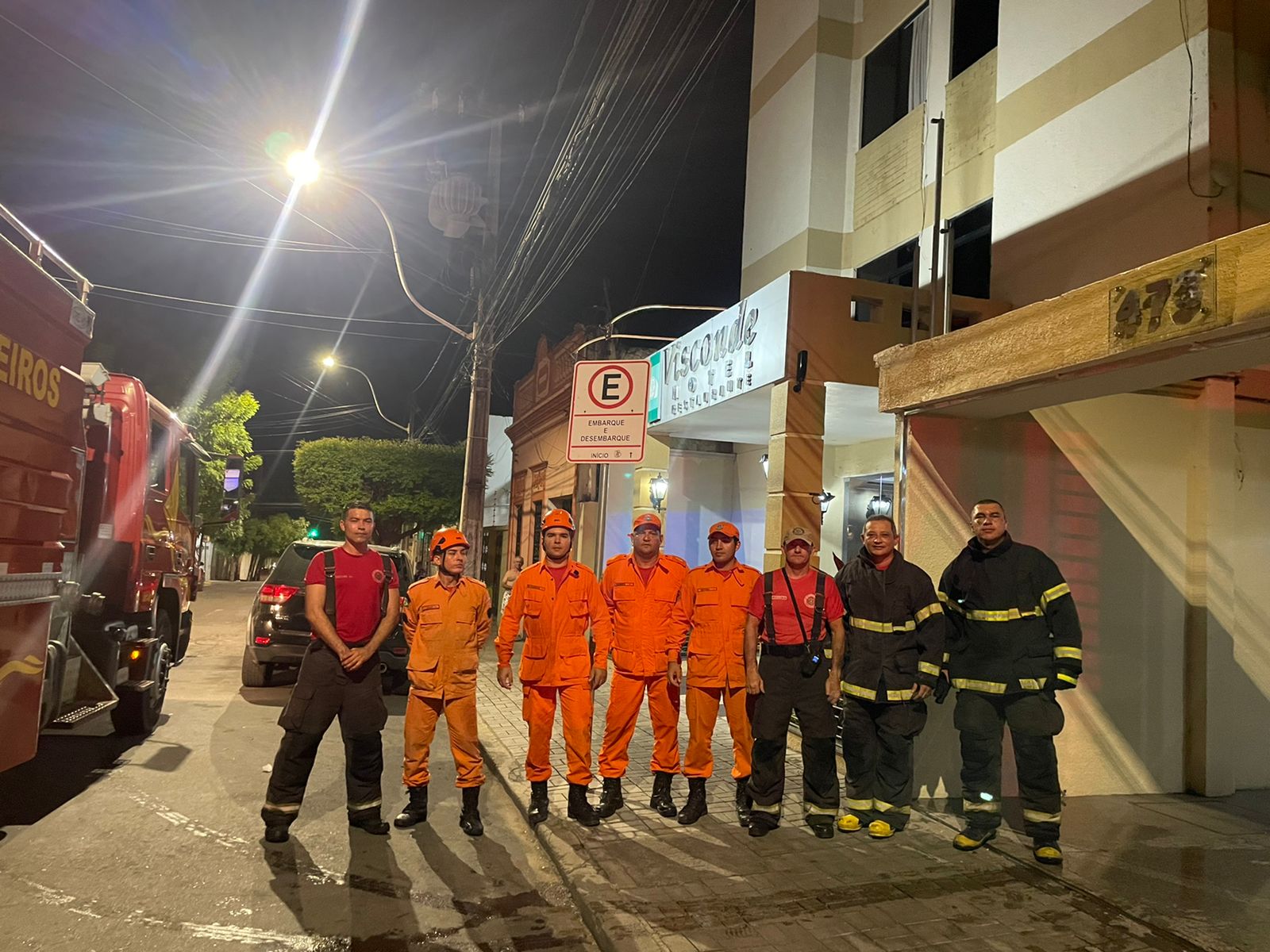 Corpo de Bombeiros apaga incêndio em Hotel no Centro de Sobral