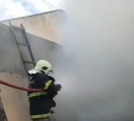 Corpo de Bombeiros apaga incêndio em residência