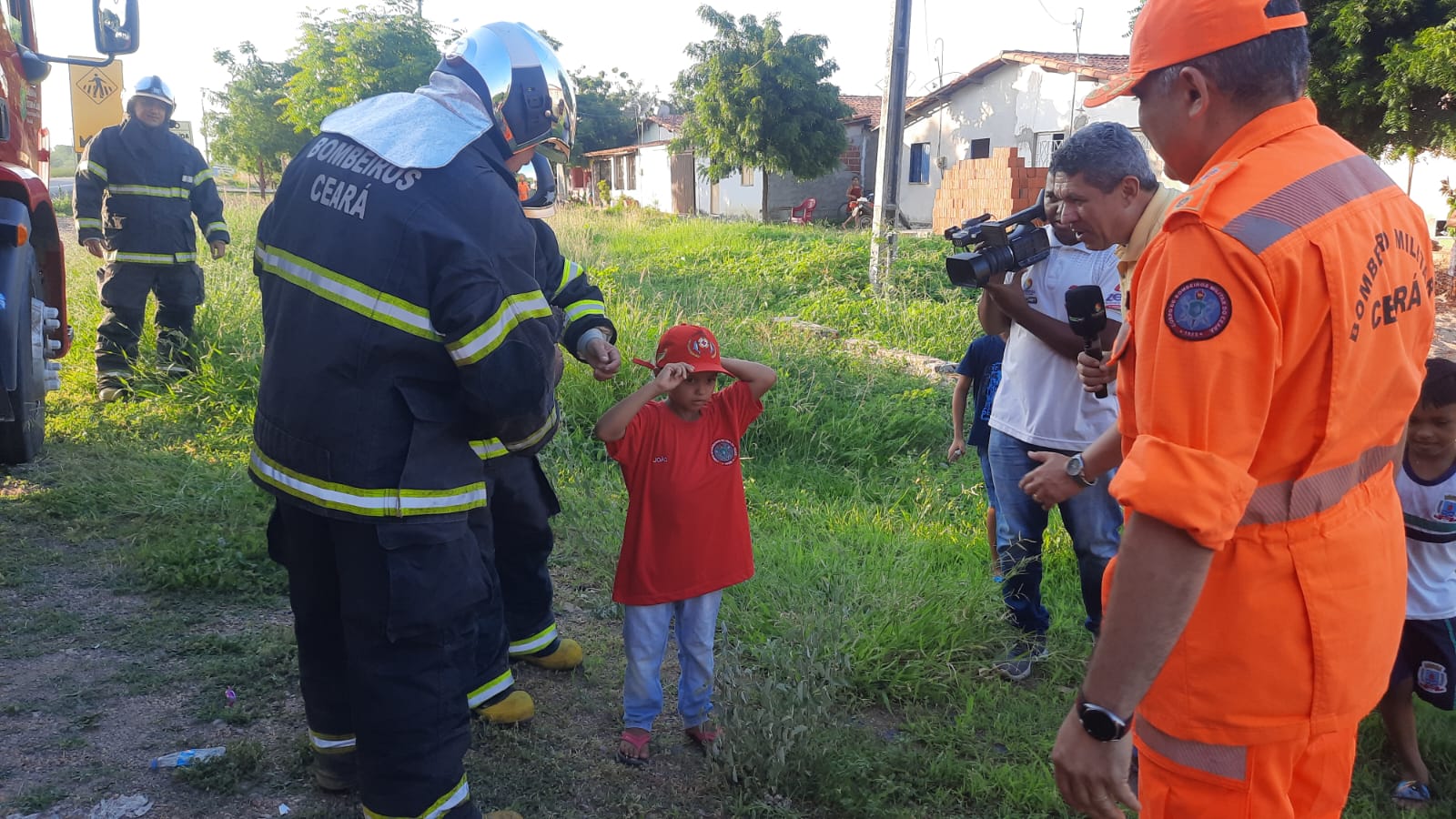 Corpo de Bombeiros realiza sonho de criança em Iguatu
