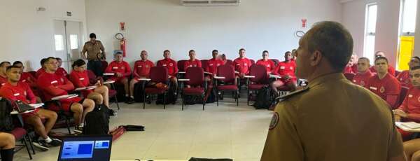 Corpo de Bombeiros inicia treinamento básico de salvamento aquático