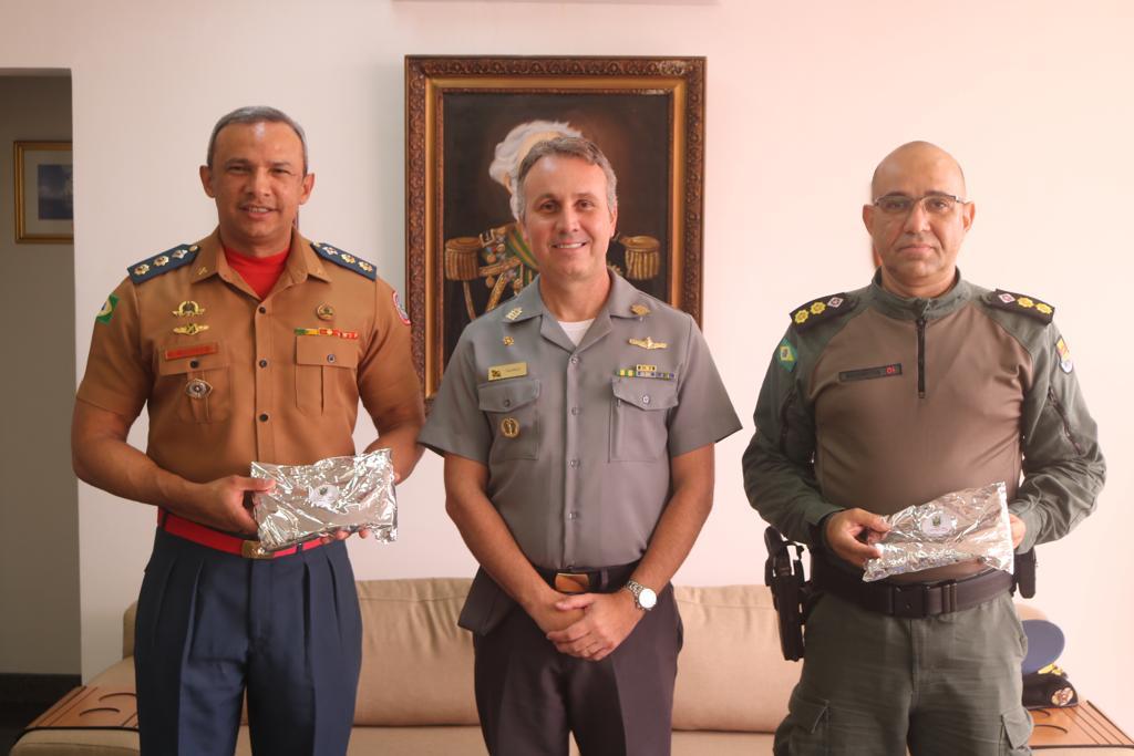 Capitania dos Portos do Ceará recebe visita de cortesia dos comandos da AIS 1