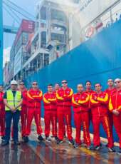 Companhia de mergulho de resgate realiza visita técnica sobre varredura submersa em casco de navio