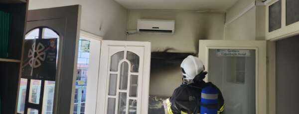 Corpo de Bombeiros atua em incêndio de residência em Crateús