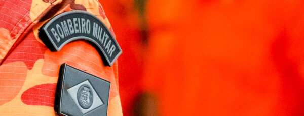 Corpo de Bombeiros resgata idoso de telhado no Mondubim