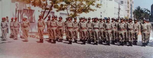 Turma de bombeiros formada em 1990 completa 33 anos de serviço ativo