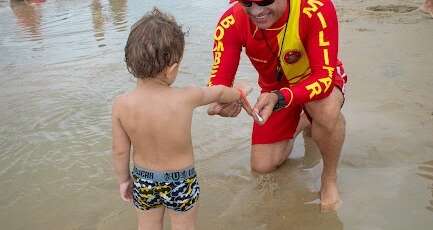 https://www.bombeiros.ce.gov.br/2023/04/11/corpo-de-bombeiros-distribuiu-6-mil-pulseirinhas-de-identificacao-na-semana-santa-2-023/