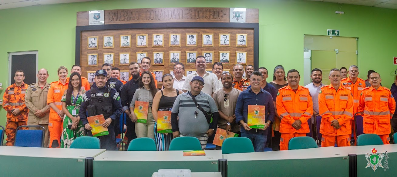 Corpo de Bombeiros homenageia personalidades que apoiaram a Operação Semana Santa
