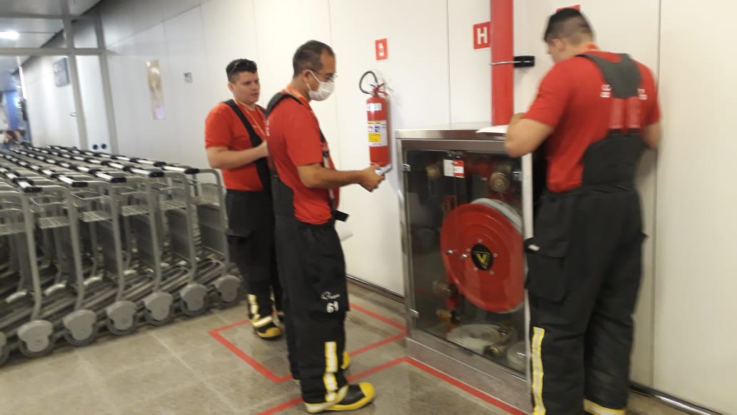 Corpo de Bombeiros se familiariza com o sistema preventivo do Aeroporto Pinto Martins