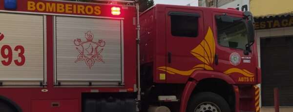 Corpo de Bombeiros apaga incêndio em edificação comercial em Quixadá