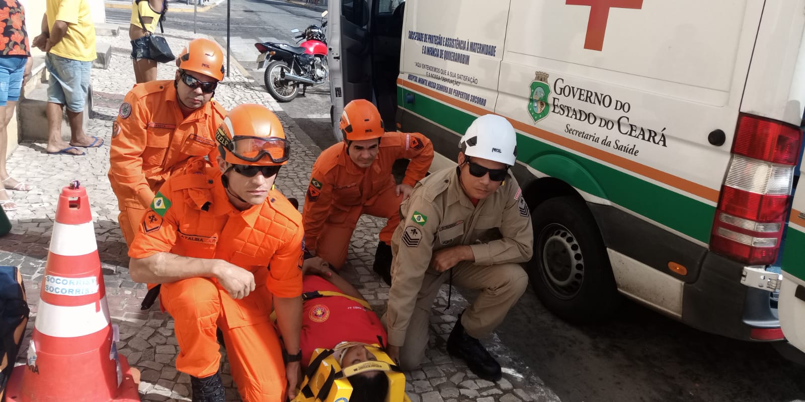 Corpo de Bombeiros e Autarquia Municipal de Trânsito atuam no Maio Amarelo