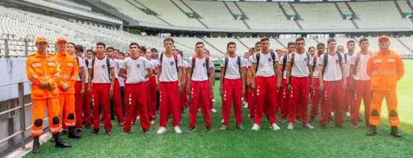 Jovens Brigadistas de Valor realizam visita técnica na Arena Castelão em Fortaleza