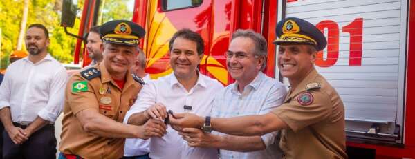 Corpo de Bombeiros recebe caminhão de combate a incêndio florestal com capacidade para 5 mil litros de água