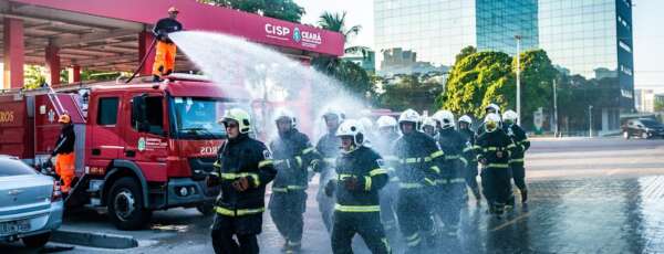 Bombeiros Militares concluem Curso Básico de Combate a Incêndio Urbano