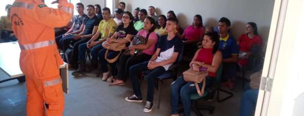 Centro de Educação de Jovens e Adultos João Ricardo de Oliveira visita BCIF em Quixadá