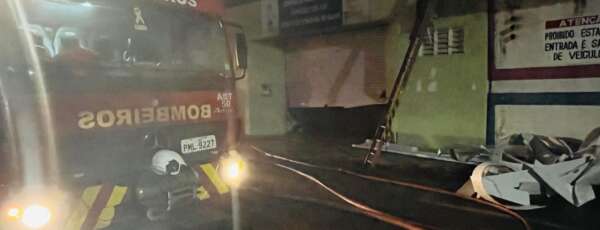 Incêndio em edificação pública mobiliza bombeiros de Canindé