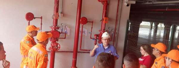 Corpo de Bombeiros realiza visita técnica em Shopping