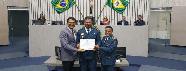 Alece homenageia 20 anos da ouvidoria do Corpo de Bombeiros Militar do Ceará